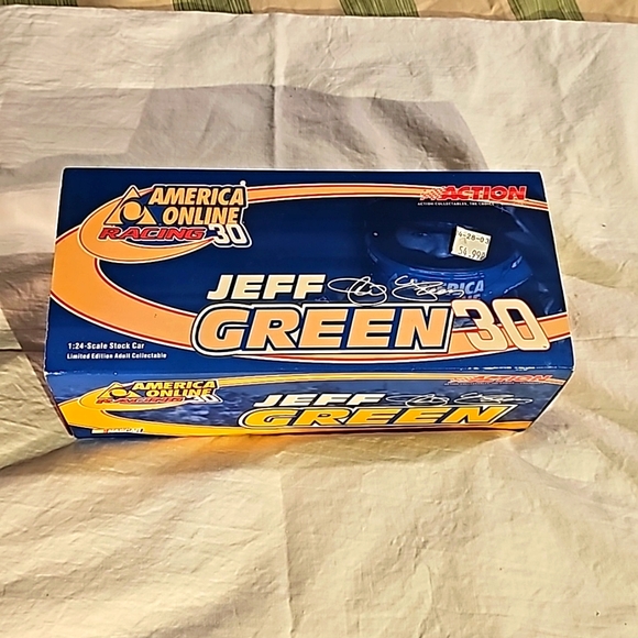Autographed Jeff Green 1:24 die cast car - Picture 1 of 6